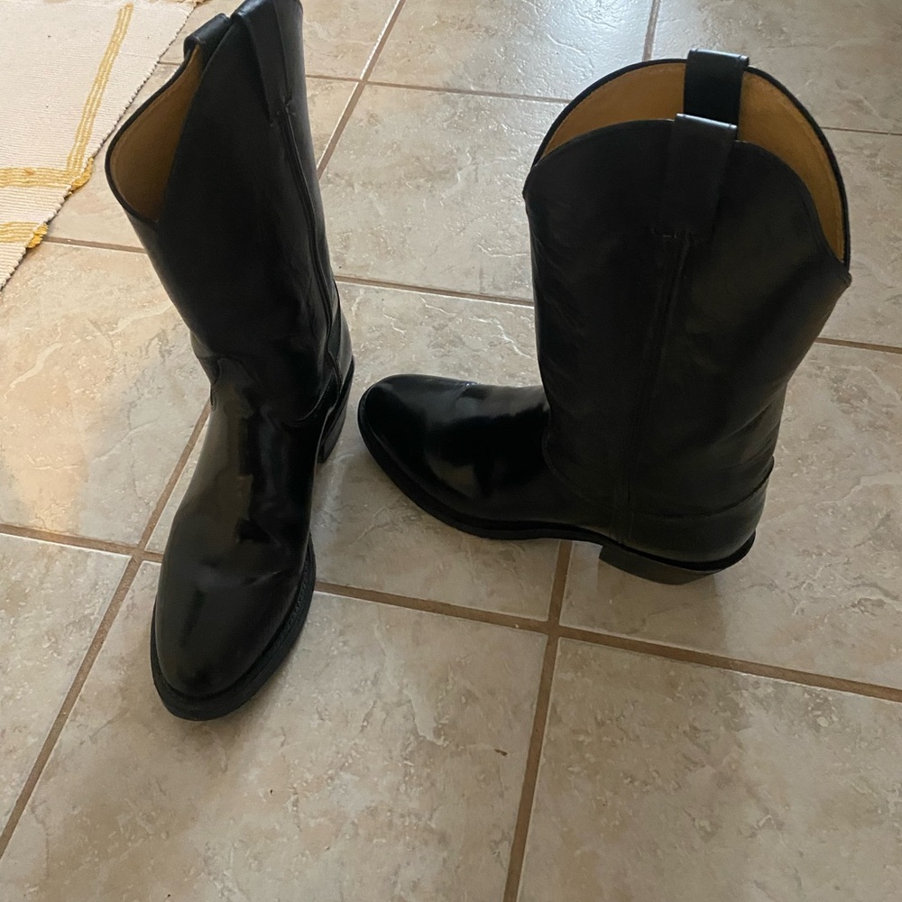 Men’s Black Leather Justin Cowboy Boots great condition. Size 10.5 style